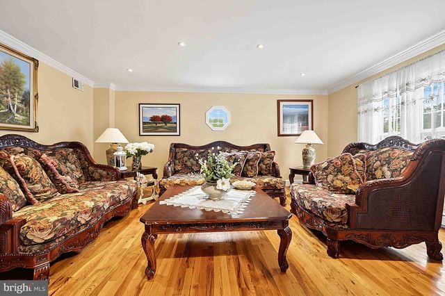 8261 TAUNTON PL, Springfield, VA 22152