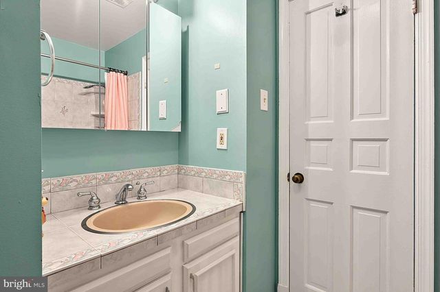8261 TAUNTON PL, Springfield, VA 22152