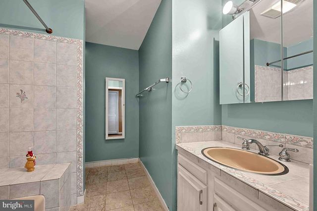 8261 TAUNTON PL, Springfield, VA 22152