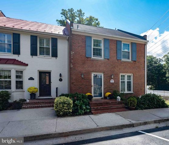 8261 TAUNTON PL, Springfield, VA 22152