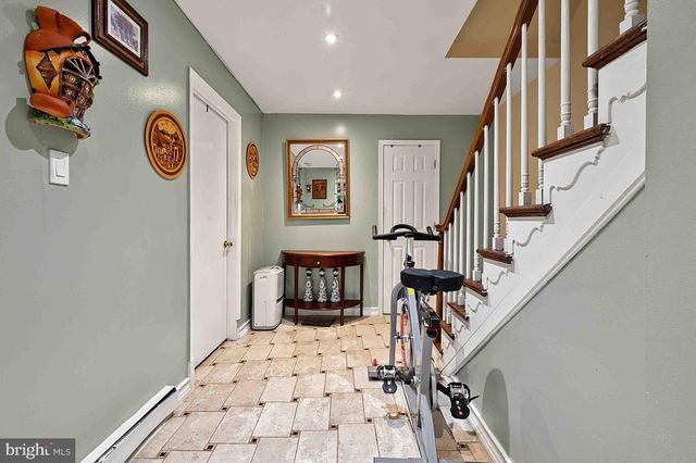 8261 TAUNTON PL, Springfield, VA 22152
