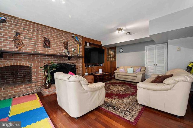8261 TAUNTON PL, Springfield, VA 22152