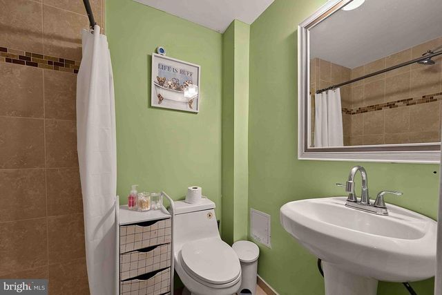 8261 TAUNTON PL, Springfield, VA 22152
