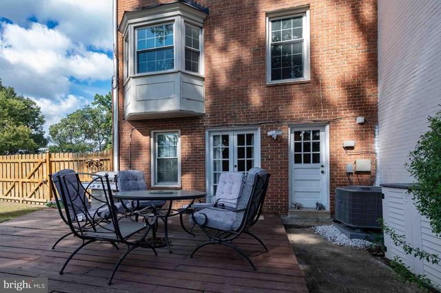 8261 TAUNTON PL, Springfield, VA 22152