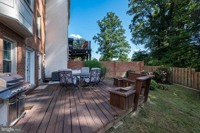 8261 TAUNTON PL, Springfield, VA 22152