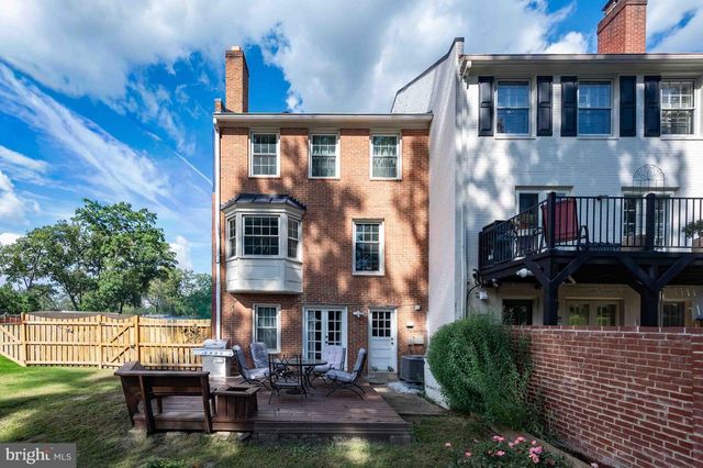 8261 TAUNTON PL, Springfield, VA 22152