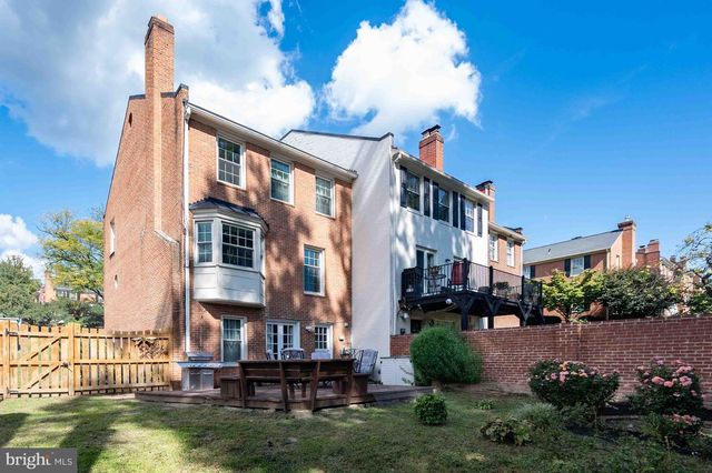 8261 TAUNTON PL, Springfield, VA 22152