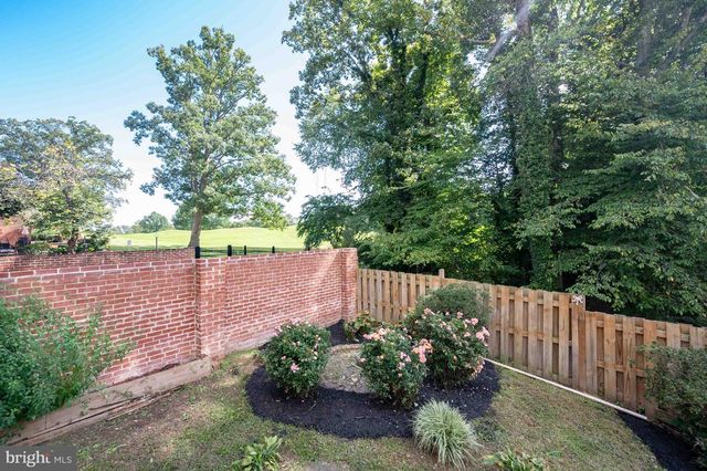 8261 TAUNTON PL, Springfield, VA 22152