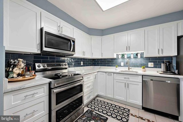 8261 TAUNTON PL, Springfield, VA 22152