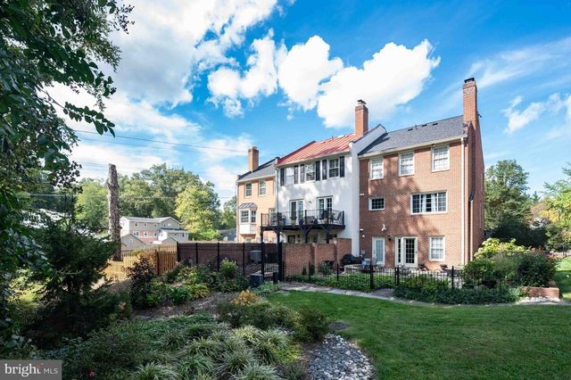 8261 TAUNTON PL, Springfield, VA 22152