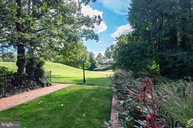 8261 TAUNTON PL, Springfield, VA 22152