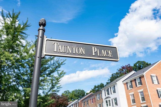 8261 TAUNTON PL, Springfield, VA 22152