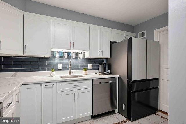 8261 TAUNTON PL, Springfield, VA 22152