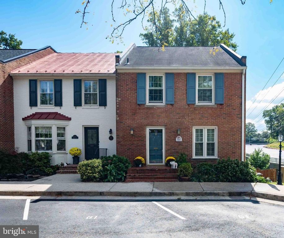 8261 TAUNTON PL, Springfield, VA 22152