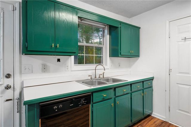 3504 Freeport Drive, Flowery Branch, GA 30542