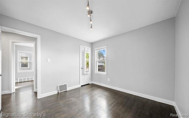 2420 Harwood Avenue, Royal Oak, MI 48067