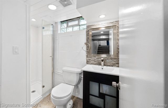2420 Harwood Avenue, Royal Oak, MI 48067