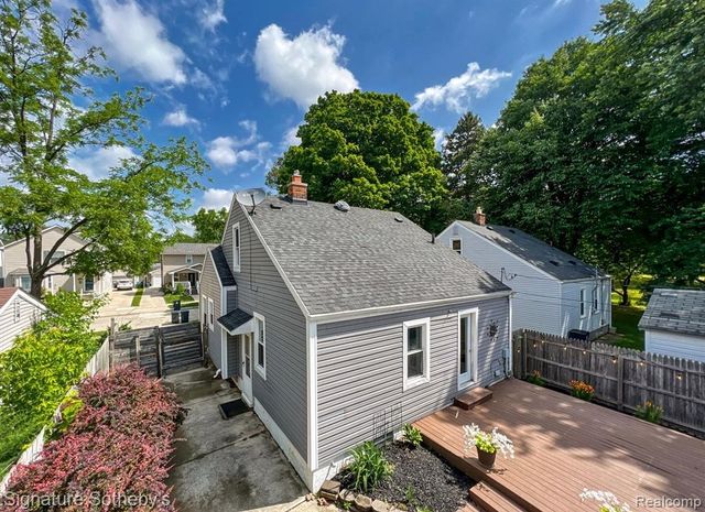 2420 Harwood Avenue, Royal Oak, MI 48067