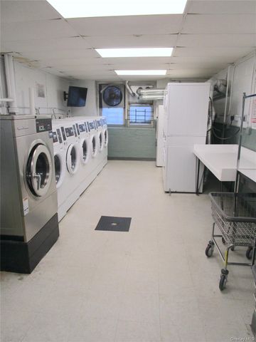 255 Bronx River Road 7L, Yonkers, NY 10704