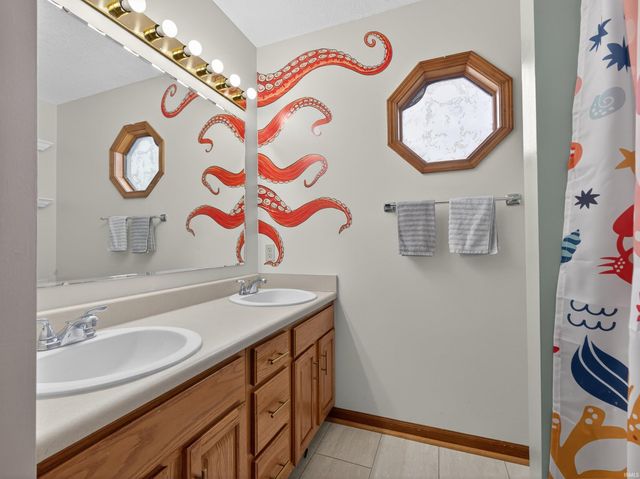 11203 Glenbarr Drive, Fort Wayne, IN 46818