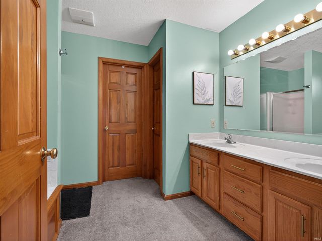 11203 Glenbarr Drive, Fort Wayne, IN 46818