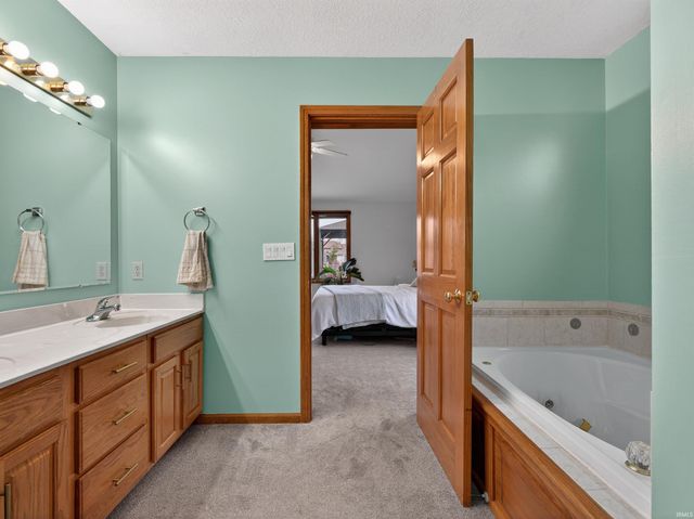 11203 Glenbarr Drive, Fort Wayne, IN 46818