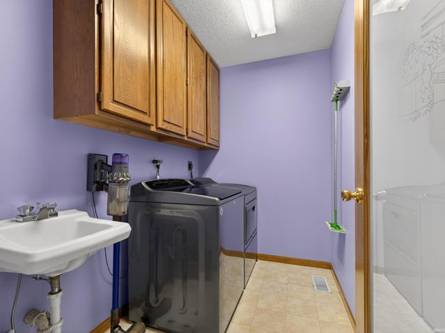 11203 Glenbarr Drive, Fort Wayne, IN 46818