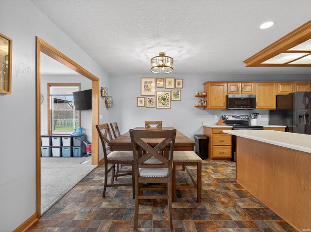 11203 Glenbarr Drive, Fort Wayne, IN 46818