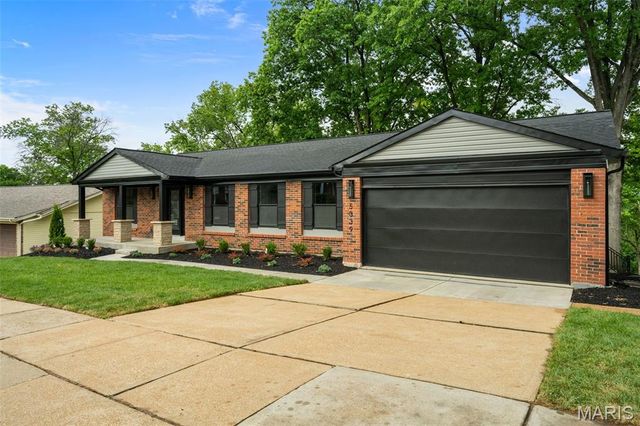 5339 Autumnwinds Drive, Oakville, MO 63129