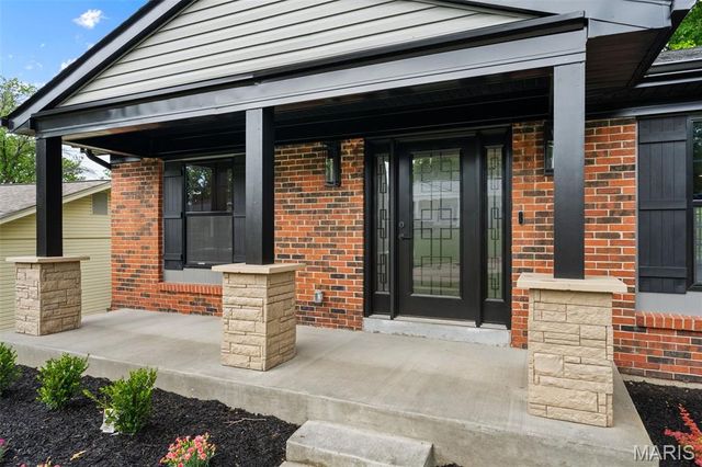 5339 Autumnwinds Drive, Oakville, MO 63129