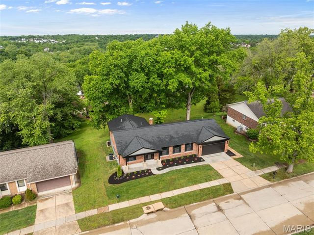 5339 Autumnwinds Drive, Oakville, MO 63129