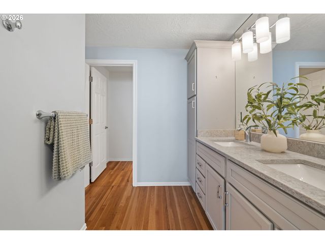 8450 Sw 89TH Ave, Portland, OR 97223