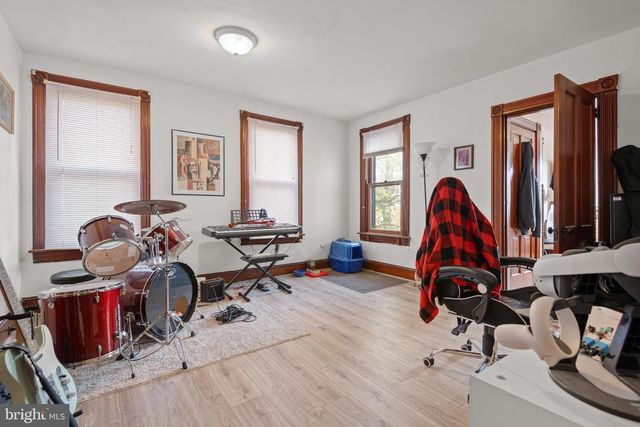 17 W COTTAGE AVE, Millersville, PA 17551