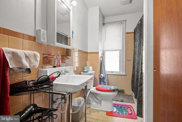17 W COTTAGE AVE, Millersville, PA 17551