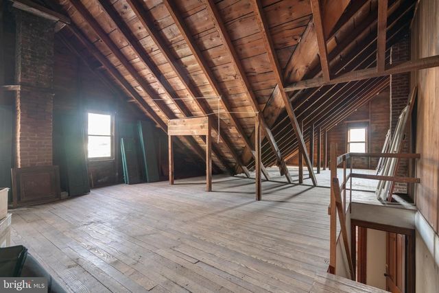 17 W COTTAGE AVE, Millersville, PA 17551