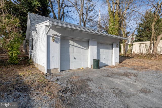 17 W COTTAGE AVE, Millersville, PA 17551