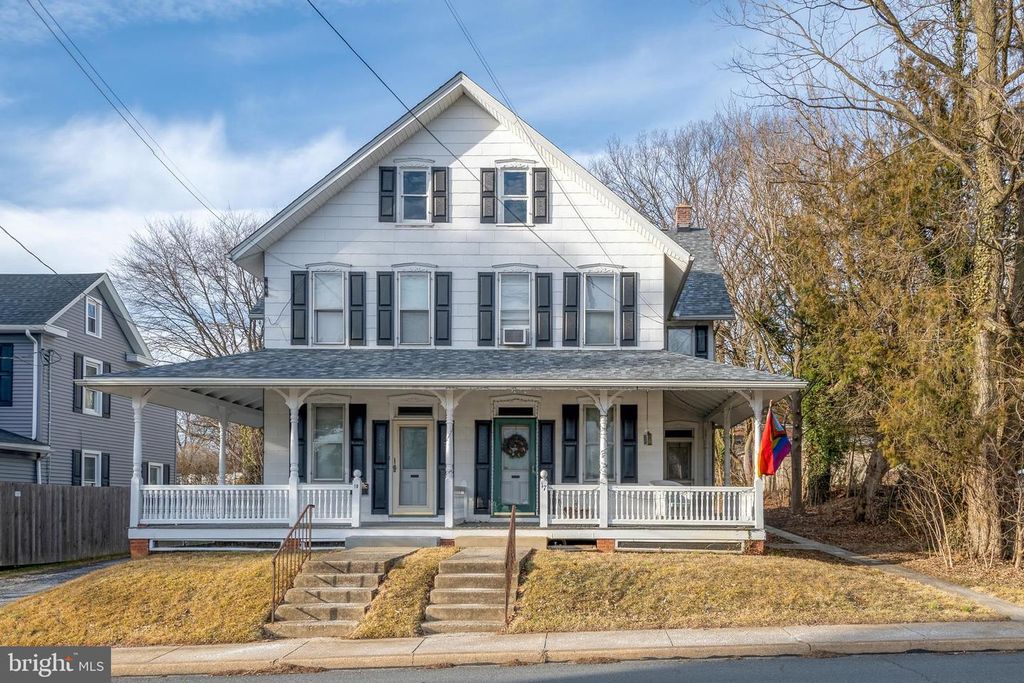 17 W COTTAGE AVE, Millersville, PA 17551