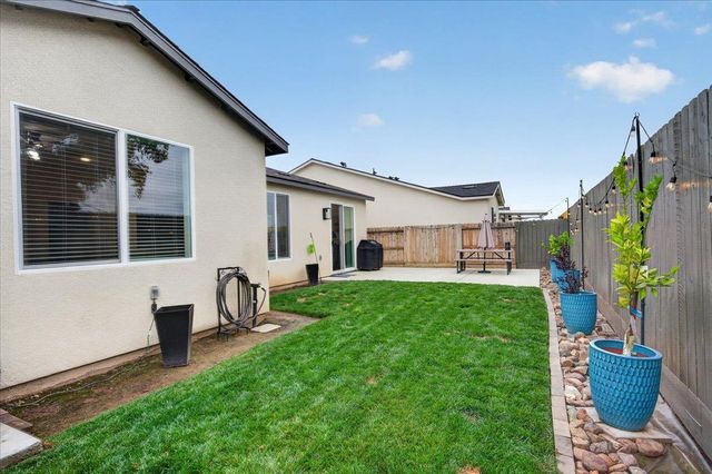 1794 N Carriage Avenue, Fresno, CA 93727
