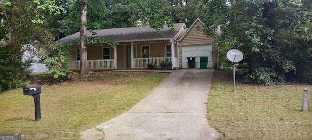 818 Greenhedge Drive, Stone Mountain, GA 30088
