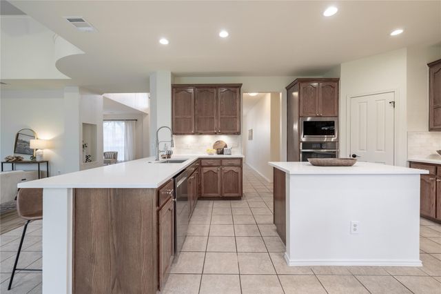 7208 Gentle Oak DR, Austin, TX 78749