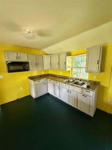 427 E Main Street, Burr Oak, MI 49030