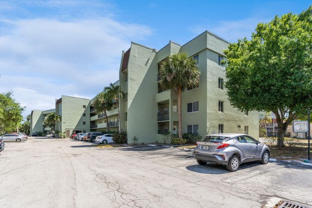 1638 Embassy Drive 410, West Palm Beach, FL 33401