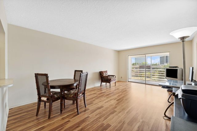 1638 Embassy Drive 410, West Palm Beach, FL 33401