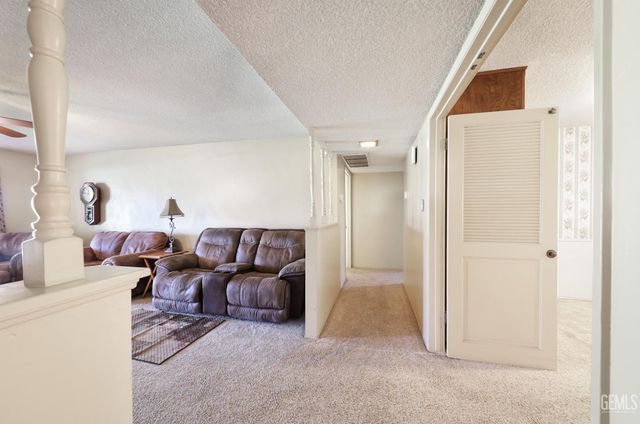 6009 Desert Hills Avenue, Bakersfield, CA 93309