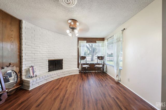 6009 Desert Hills Avenue, Bakersfield, CA 93309