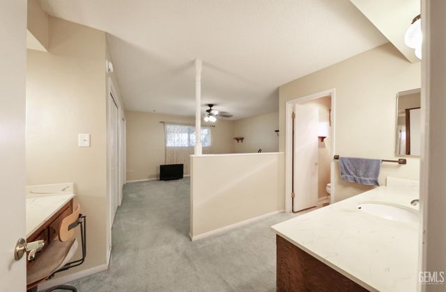 6009 Desert Hills Avenue, Bakersfield, CA 93309