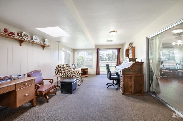 6009 Desert Hills Avenue, Bakersfield, CA 93309