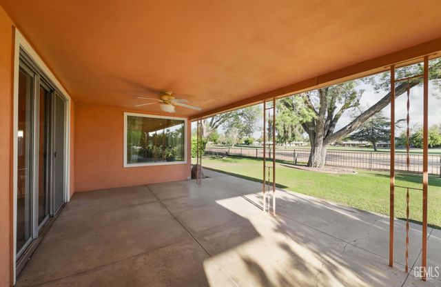 6009 Desert Hills Avenue, Bakersfield, CA 93309