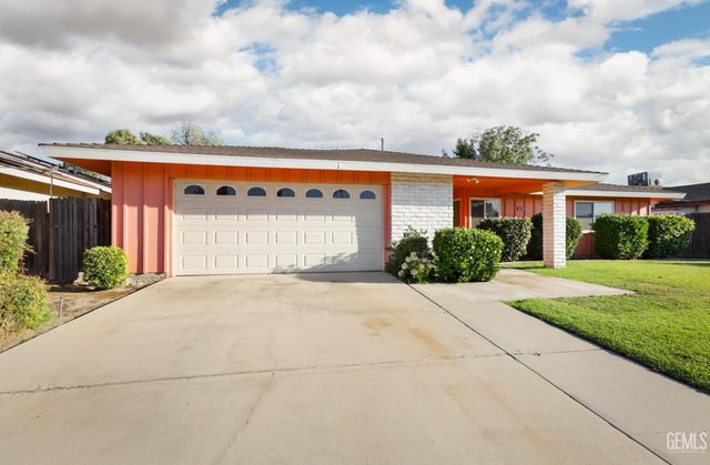 6009 Desert Hills Avenue, Bakersfield, CA 93309