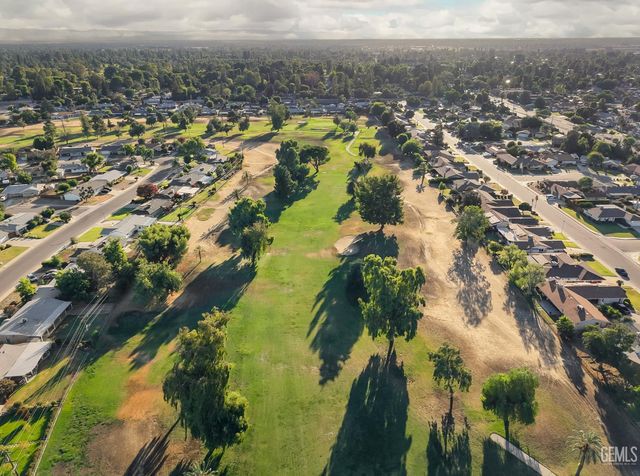 6009 Desert Hills Avenue, Bakersfield, CA 93309